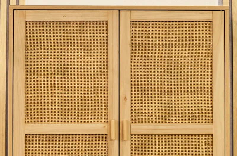 Armario Bajo Décor 80x40 cm color madera de Pino con Rattan.
