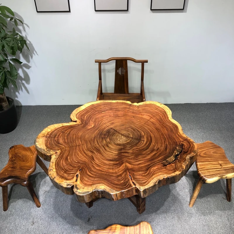 Live Edge Round Beli Noir Wood Table
