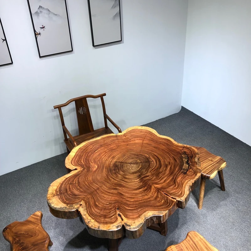 Live Edge Round Beli Noir Wood Table