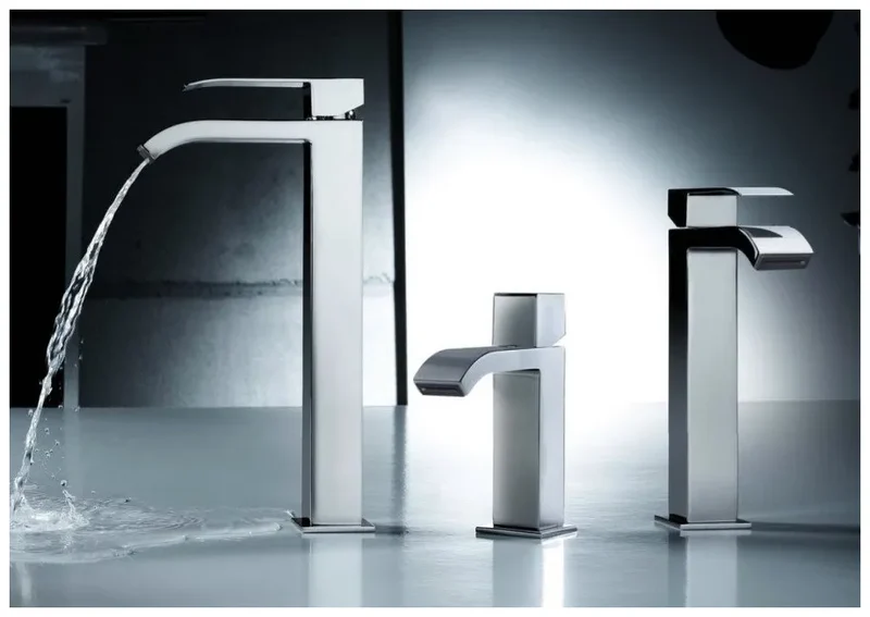 Grifo monomando para lavabo de latón con maneta en forma de cubo y acabado acero Cuadro TRES