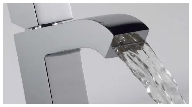 Grifo monomando para lavabo de latón con maneta en forma de cubo y acabado acero Cuadro TRES