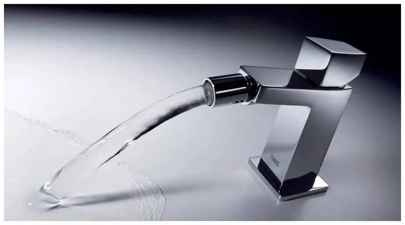 Grifo monomando para bidé fabricado en latón con válvula de desagüe y caño cuadrado CUB SLIM TRES