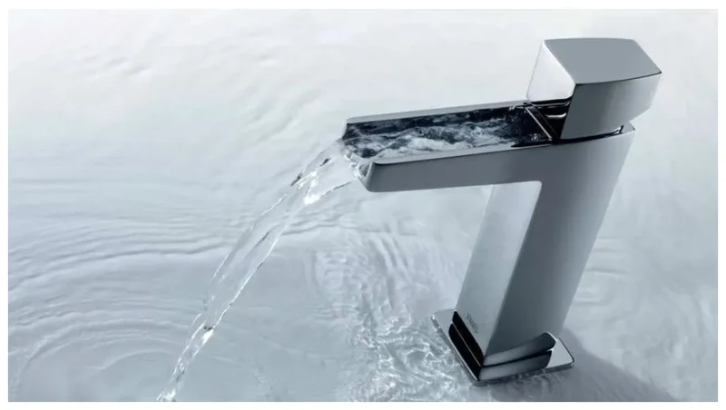 Grifo monomando para lavabo con caño y cascada libre fabricado en latón cromado Cuadro TRES