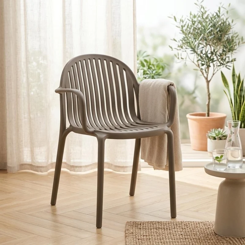 Set de 4 Sillas Marruecos con Brazos, Taupe, con Espaldar en Rayas y Diseño Minimalista