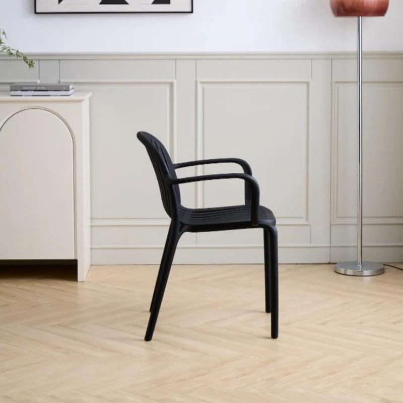 Set de 4 Sillas Marruecos con Brazos, Negro, con Espaldar en Rayas y Diseño Minimalista