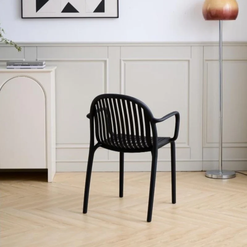 Set de 4 Sillas Marruecos con Brazos, Negro, con Espaldar en Rayas y Diseño Minimalista