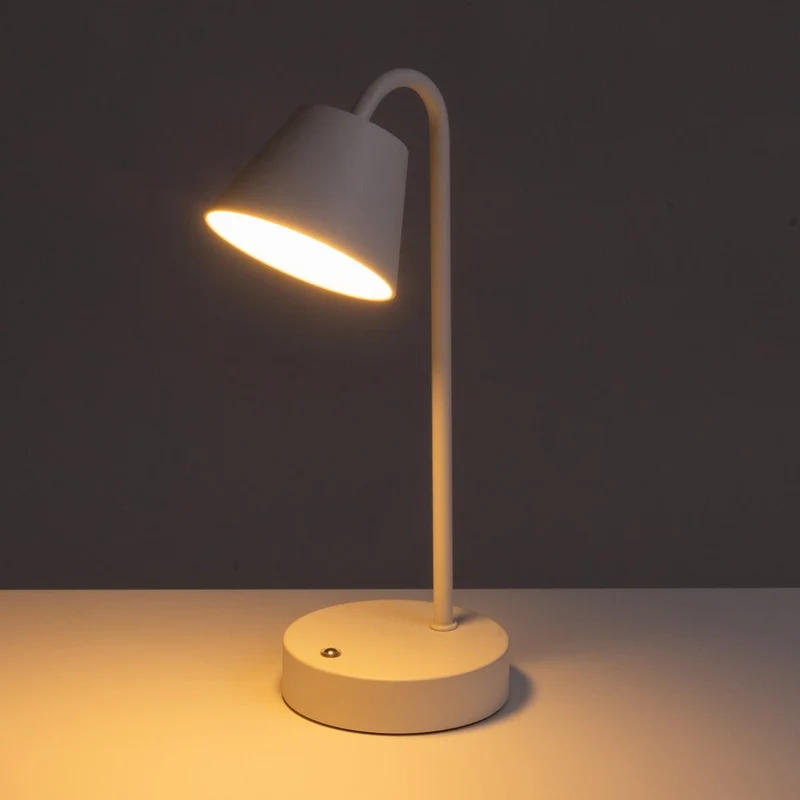 Lámpara flexo de metal blanco con led integrado de 1W y luz cálida
