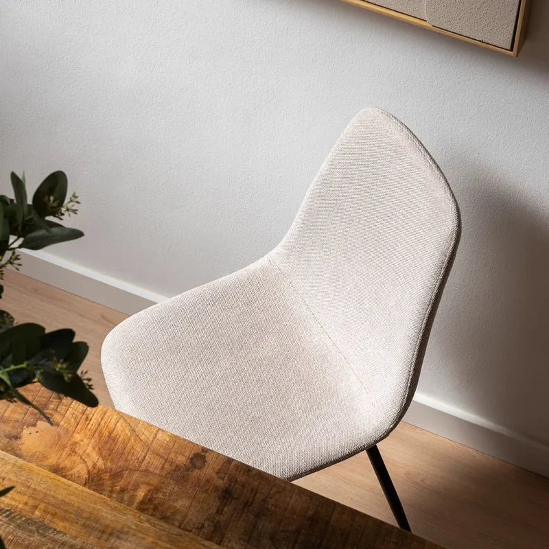 4 sillas de comedor Lina beige tapizadas en lino con patas metálicas negras
