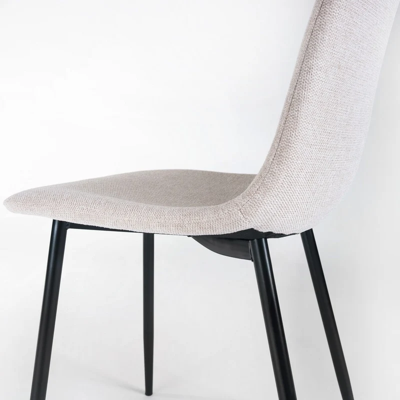 4 sillas de comedor Lina beige tapizadas en lino con patas metálicas negras