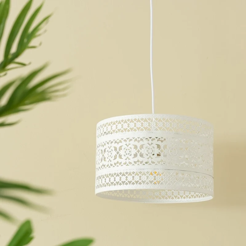 Lámpara de techo estilo provenzal de metal color blanco calado de 30x18 cm
