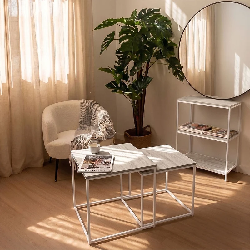 Set de 2 mesas nido pequeñas de madera natural y metal color blanco