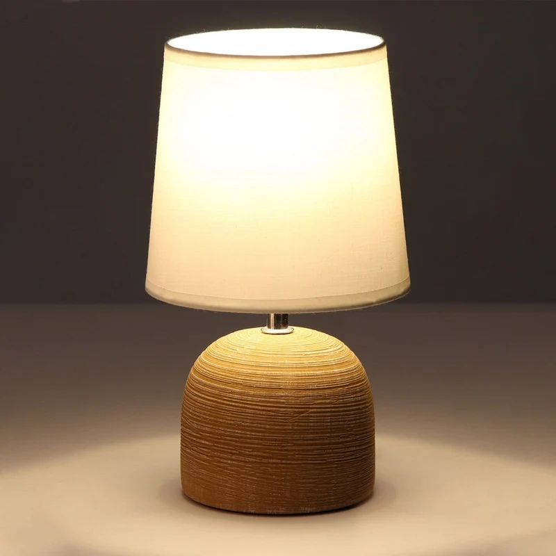 Lámpara de mesa de cerámica marrón y pantalla blanca cónica de 16x28 cm
