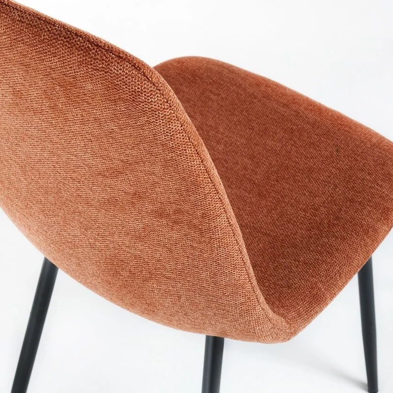 4 sillas de comedor Lina rojo teja tapizadas con patas metálicas negras