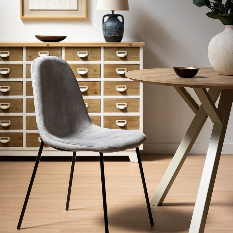 Silla Gina de terciopelo gris con patas de metal negro
