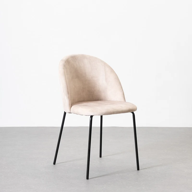Silla Gina Ovalo de terciopelo beige con patas niveladoras negras