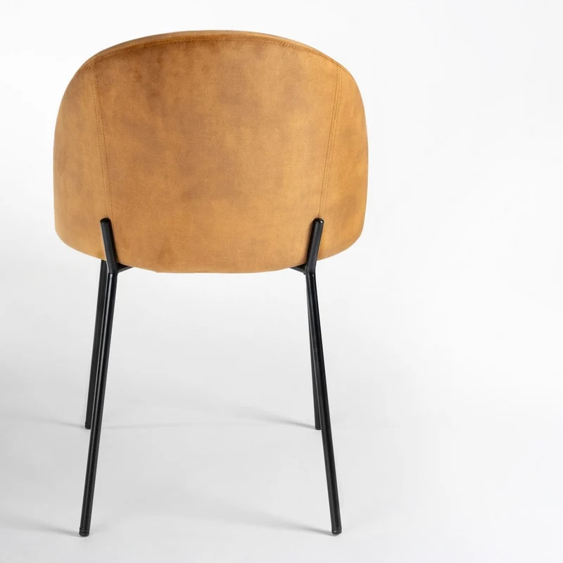 Silla Gina Ovalo de terciopelo ocre con patas niveladoras negras