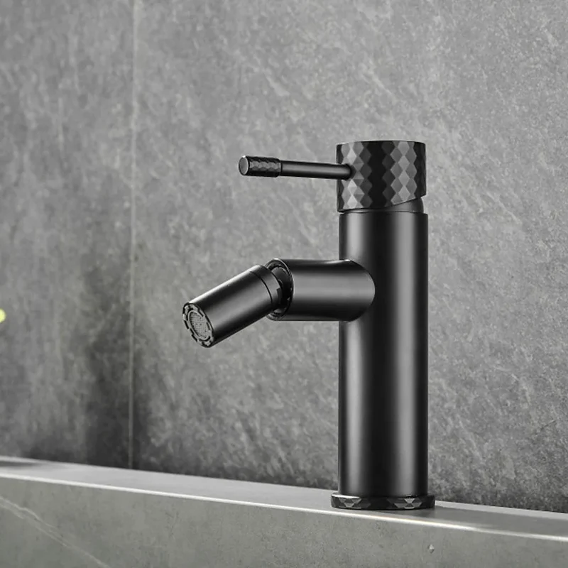 Grifo de bidé monomando con acabado negro mate y maneta luxury Oda de Valaz