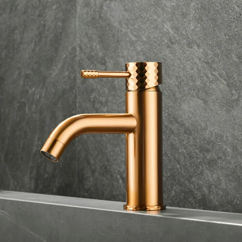 Grifo de lavabo monomando con maneta luxury en dorado cepillado Oda de Valaz