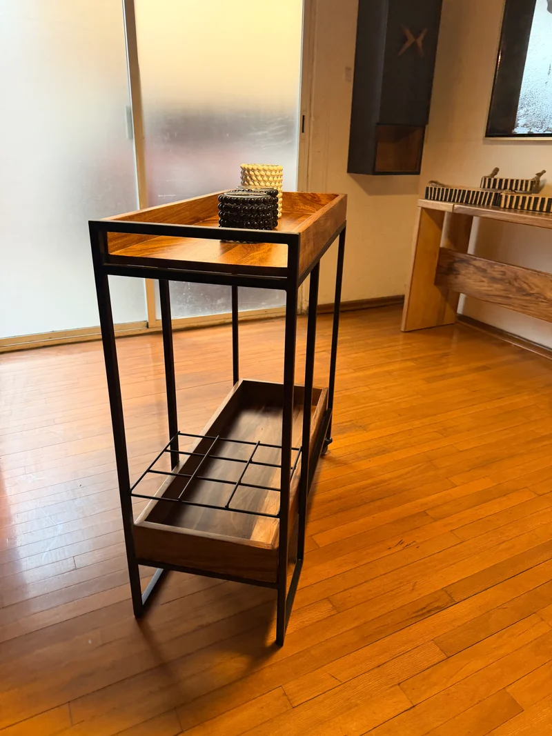 Carrito de servicio para bebidas de madera de parota y metal