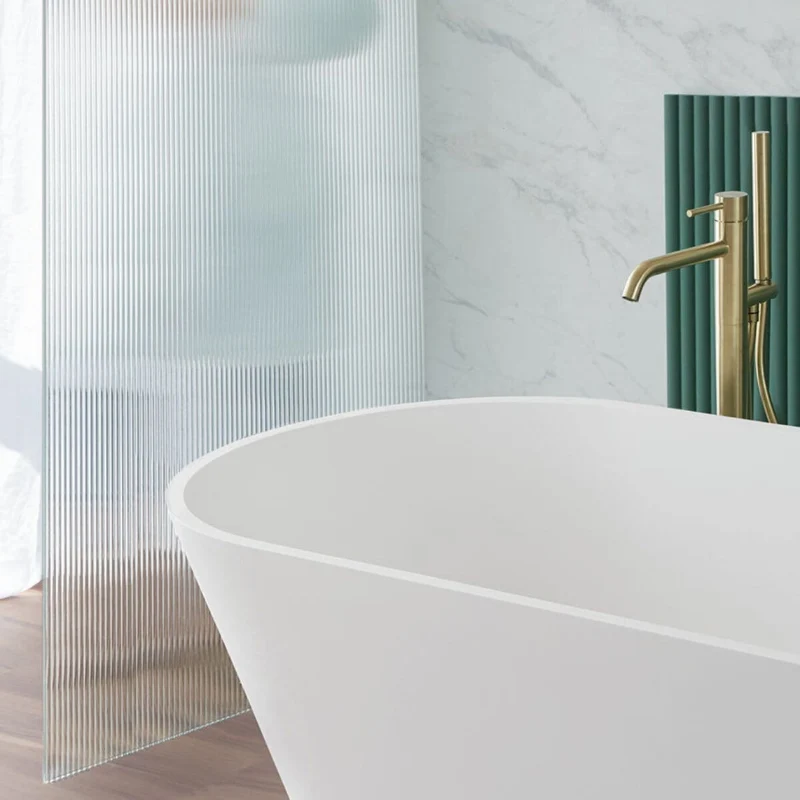 Bañera tipo isla de diseño ovalado en Sanydur MODERN
