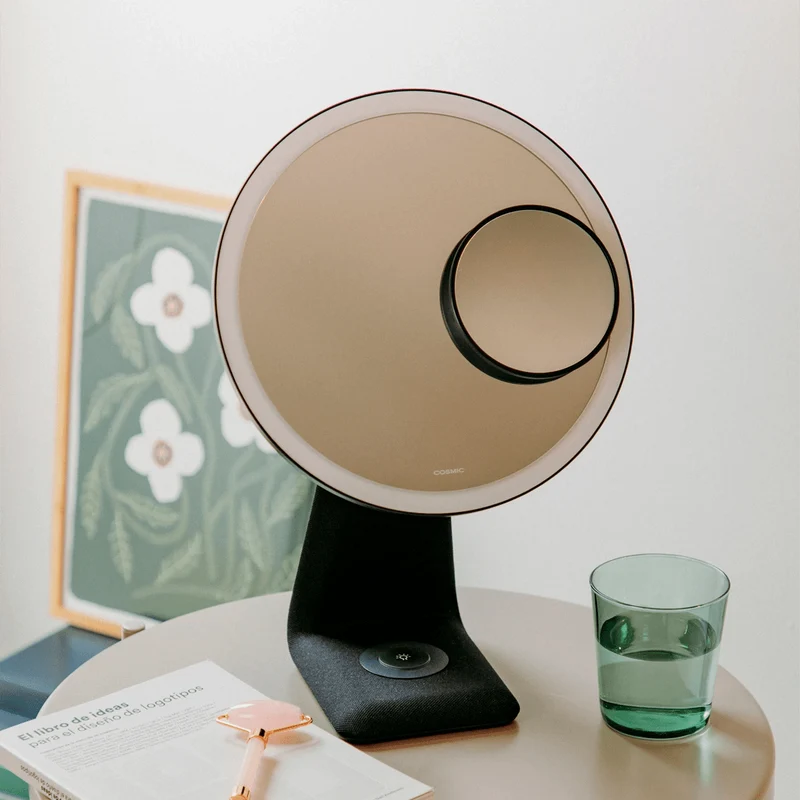 Espejo con aumento y luz Essentials