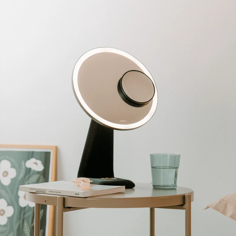 Espejo con aumento y luz Essentials