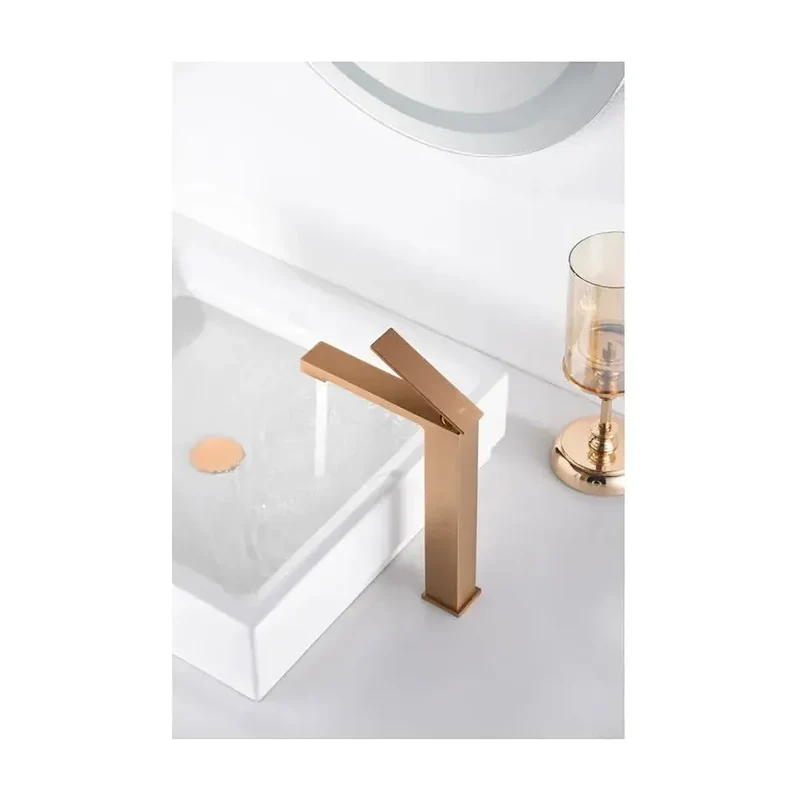 Grifo monomando con caño alto para lavabo hecho de latón con acabado oro rosa cepillado Pisa de Imex