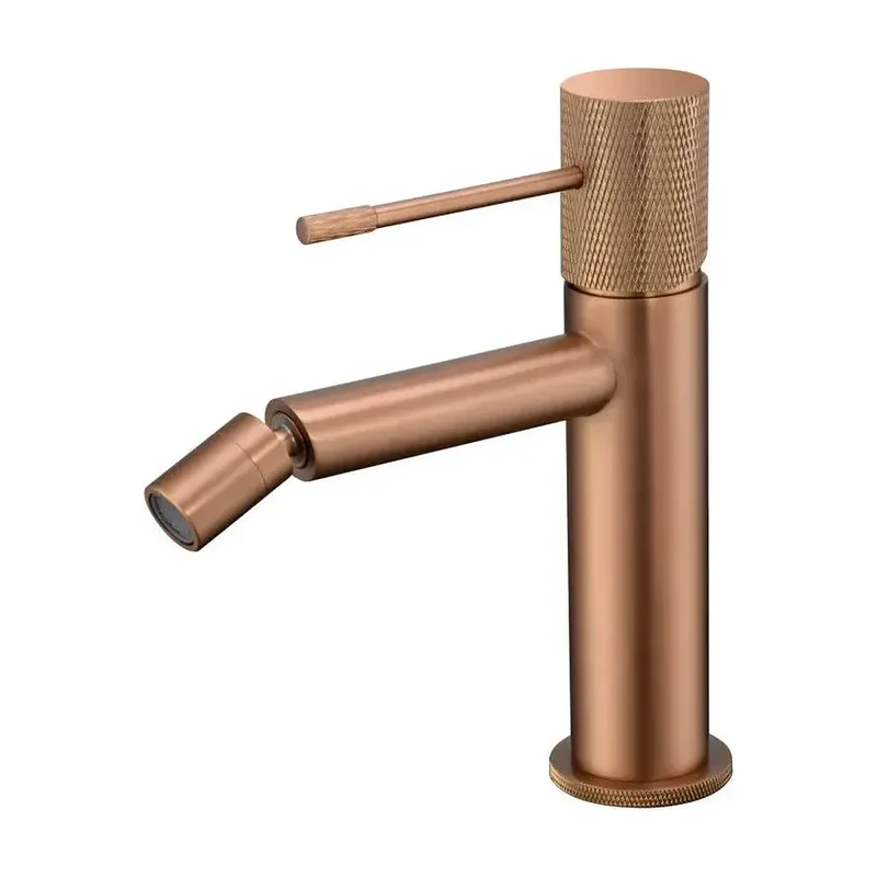 Grifo monomando para bidé fabricado en latón con acabado oro rosa cepillado Line de Imex