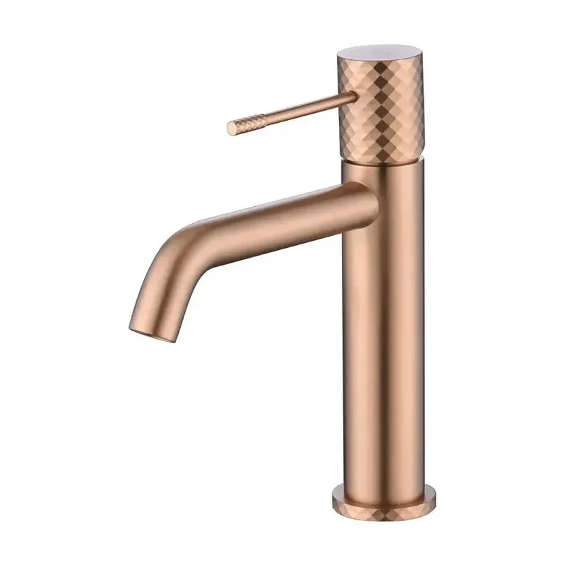 Grifo monomando para lavabo con tecnología cold open hecho de latón con acabado oro rosa cepillado Genova de Imex