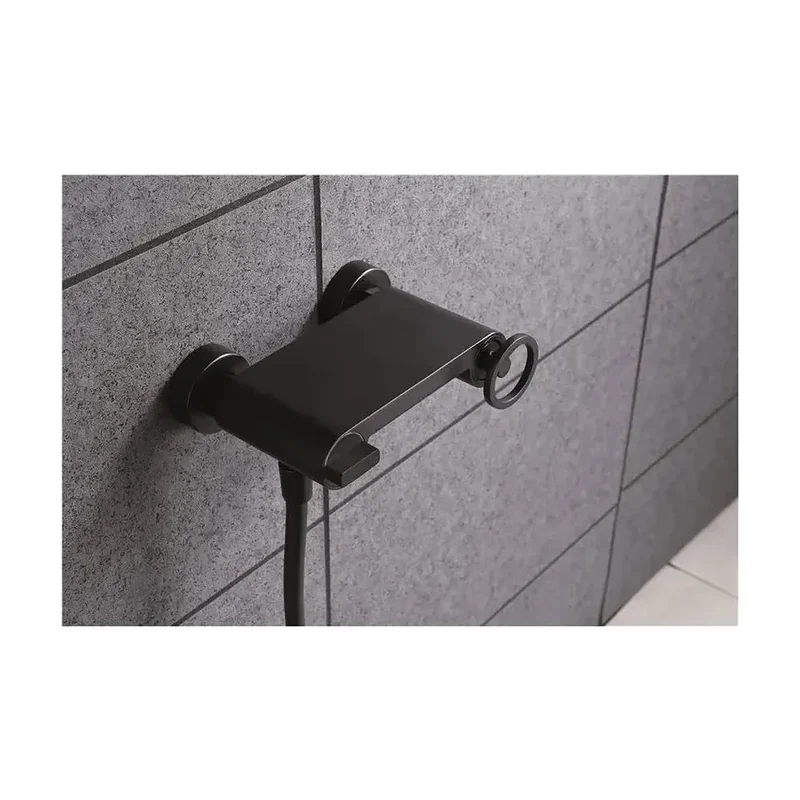 Grifo monomando de ducha con un diseño empotrable y un acabado negro mate Olimpo de Imex