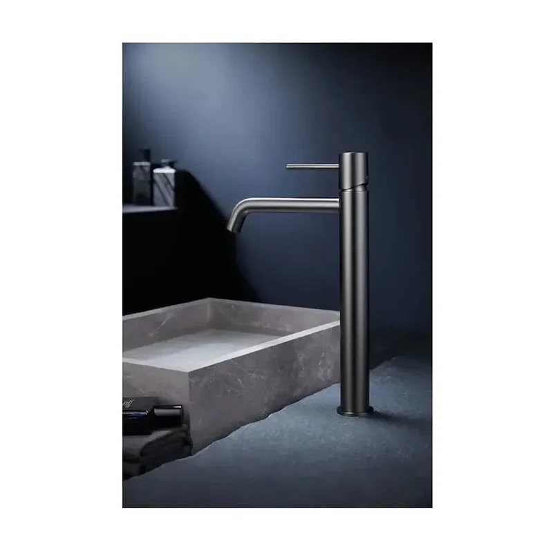 Grifo de lavabo alto cartucho cerámico de 25 mm fabricado en latón con acabado black gun metal Monza de Imex