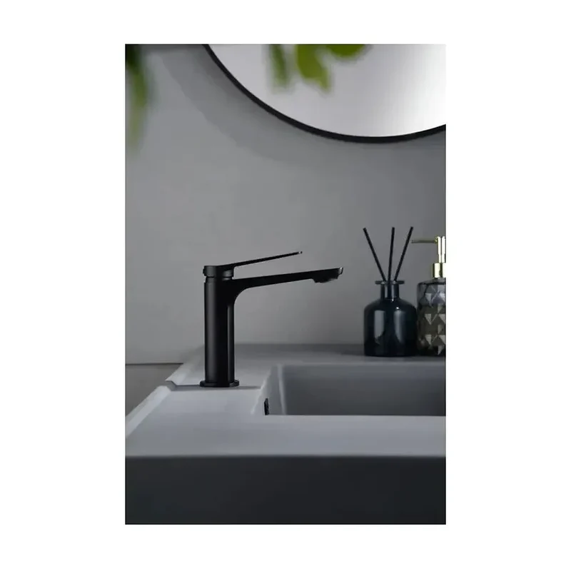 Grifo monomando sobre repisa para lavabo hecho de latón con acabado negro mate Napoles de Imex