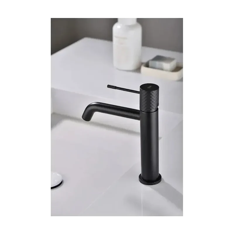 Grifo monomando para lavabo con tecnología cold open hecho de latón con acabado negro mate Genova de Imex