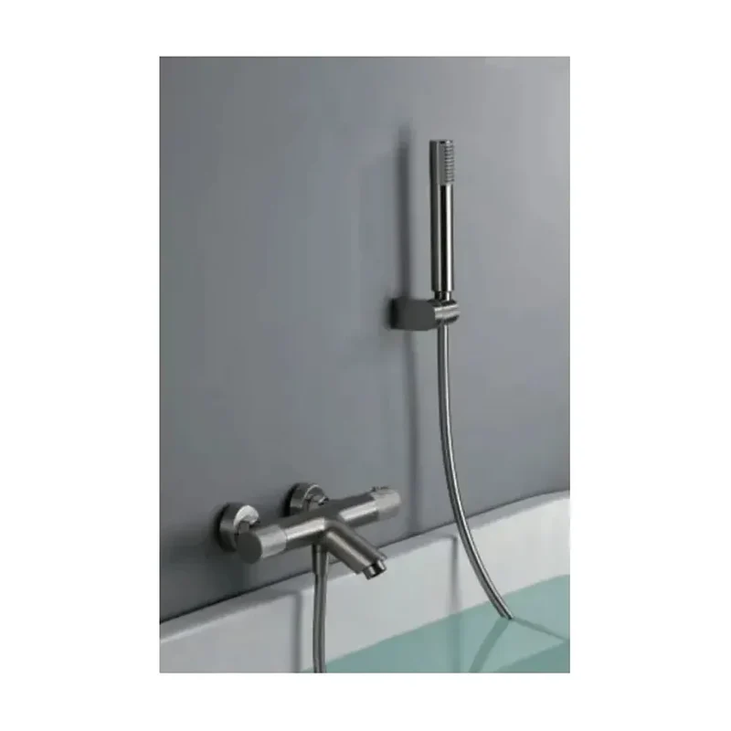 Grifo de bañera y ducha termostático con un diseño moderno de acabado níquel cepillado Line de Imex