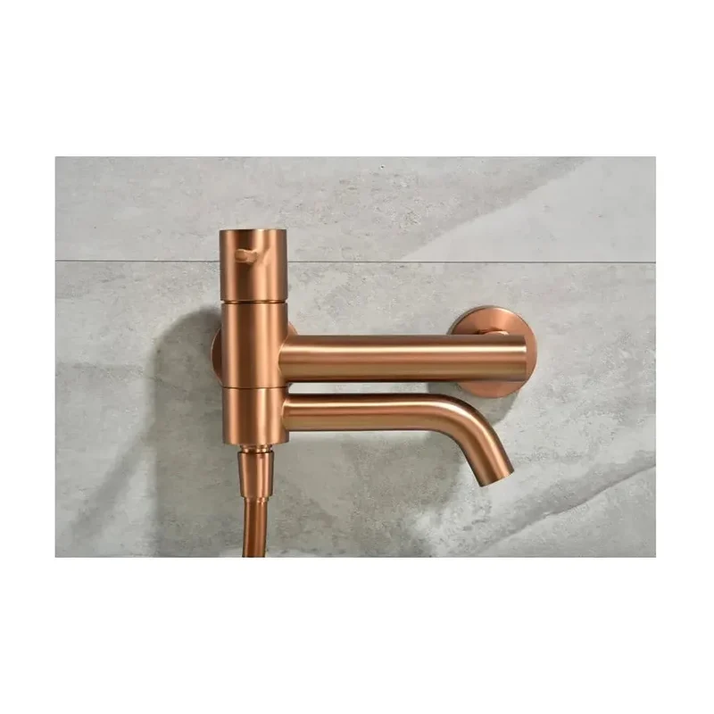Conjunto de grifo monomando para bañera con ducha de mano en latón y abs con acabado oro rosa cepillado Monza de Imex