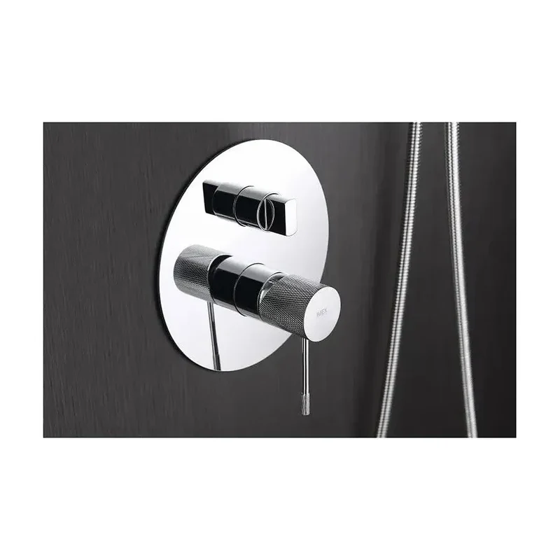 Conjunto moderno para la ducha con un diseño empotrado de acabado cromado top Line de Imex
