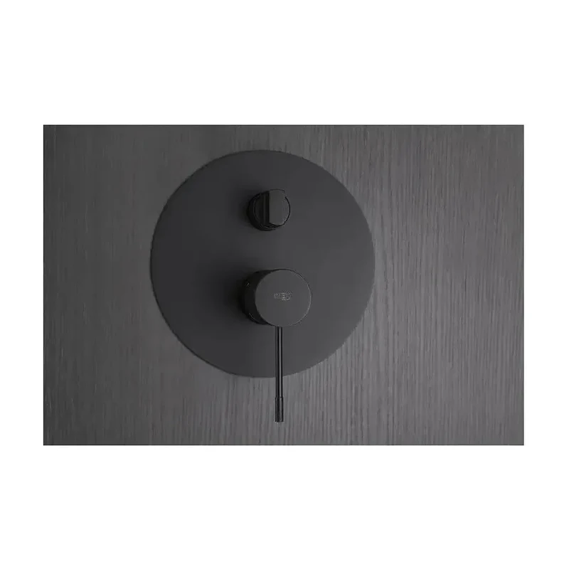 Conjunto moderno de ducha con un diseño empotrado y un acabado negro mate top Line de Imex