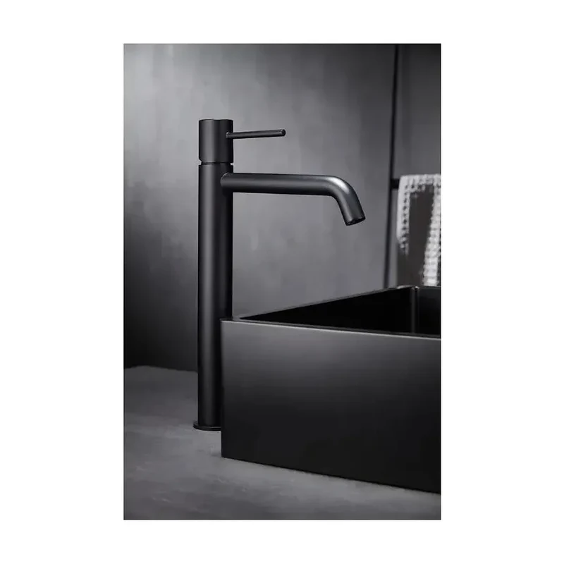 Grifo de lavabo alto con cartucho cerámico de 25 mm fabricado en latón con acabado negro mate Monza de Imex