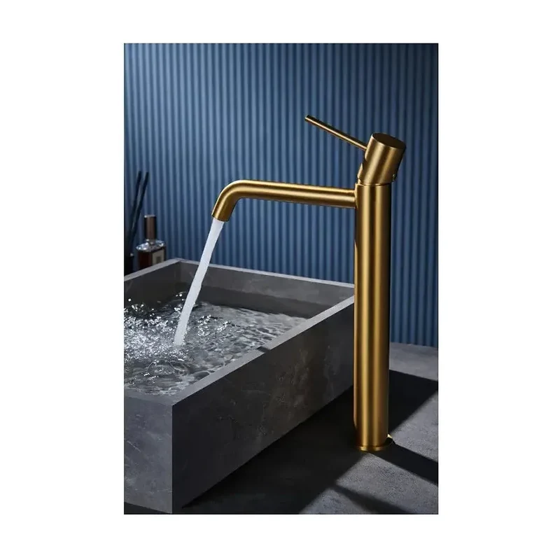 Grifo monomando de lavabo fabricado en latón con acabado oro cepillado Monza de Imex