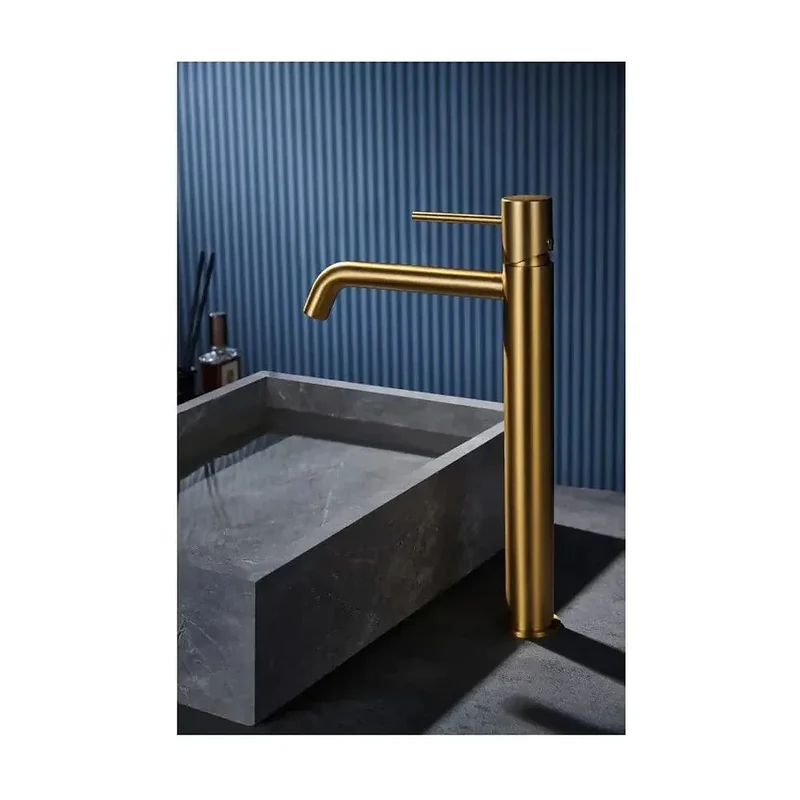 Grifo monomando de lavabo fabricado en latón con acabado oro cepillado Monza de Imex