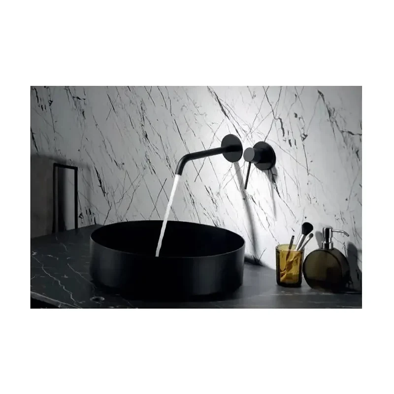 Grifo de lavabo para empotrar en pared con un acabado negro mate stick Milos de Imex