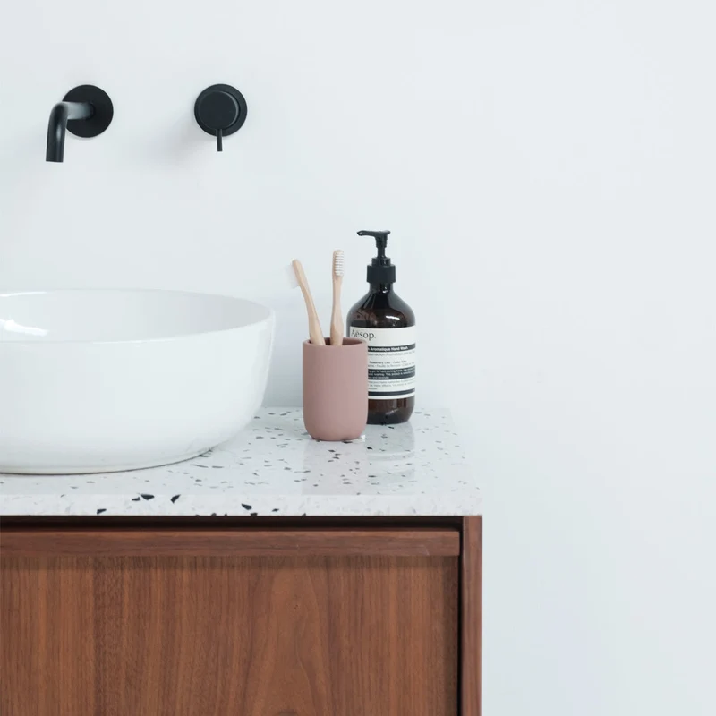 Conjunto de baño en nogal Fien - 80 cm - Alexis II con placa superior de terrazo