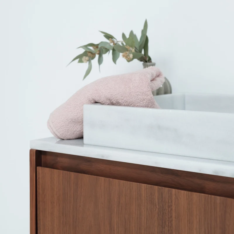 Conjunto de baño Ann mueble corto Nogal - Lavabo George mármol blanco - Placa superior de mármol blanco - 150 cm