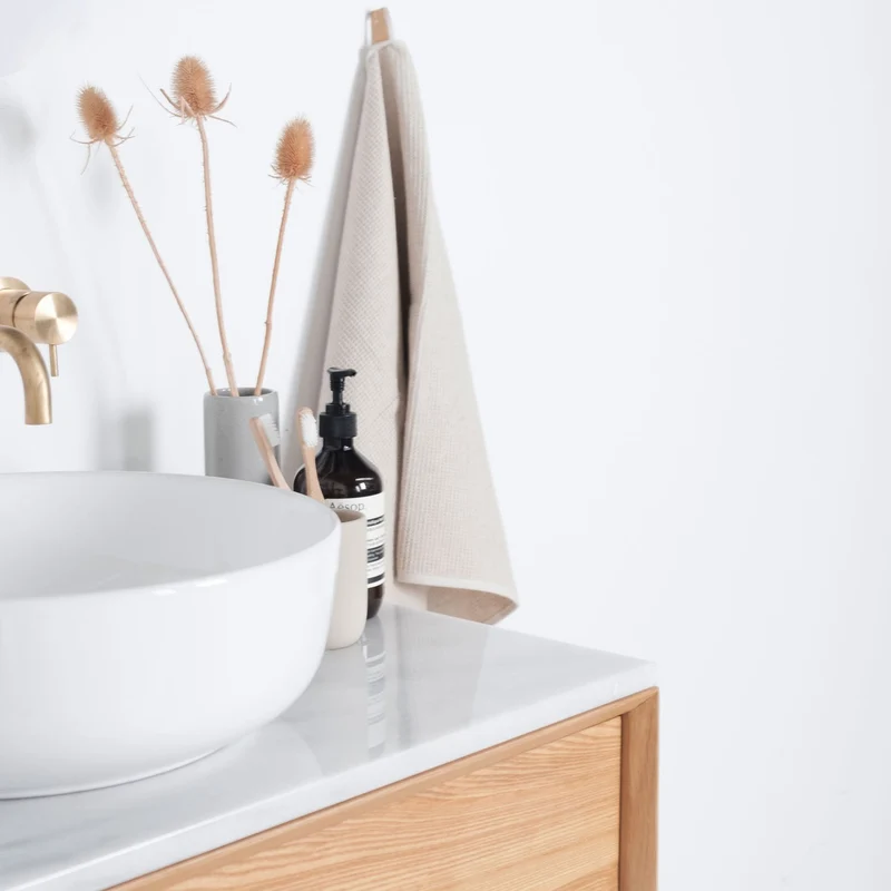 Mueble de baño Roble - Bill - Lavabo de porcelana Alexis II - Placa encimera Marcel mármol blanco - 80 cm