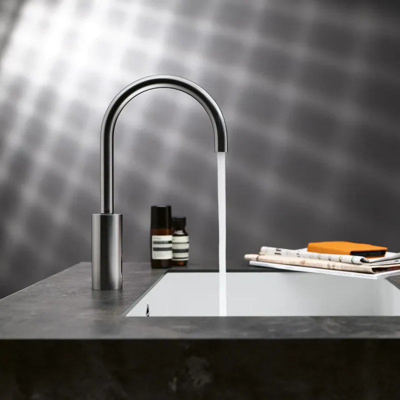 Grifo de lavabo con función de apertura y cierre electrónicos sin válvula TARA