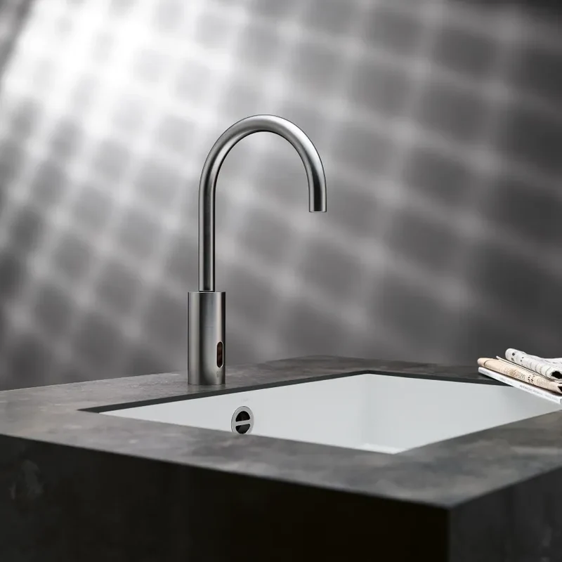Grifo de lavabo con función de apertura y cierre electrónicos sin válvula TARA