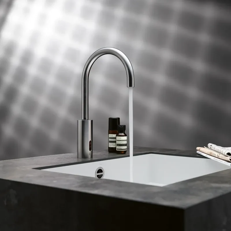 Grifo de lavabo con función de apertura y cierre electrónicos sin válvula TARA
