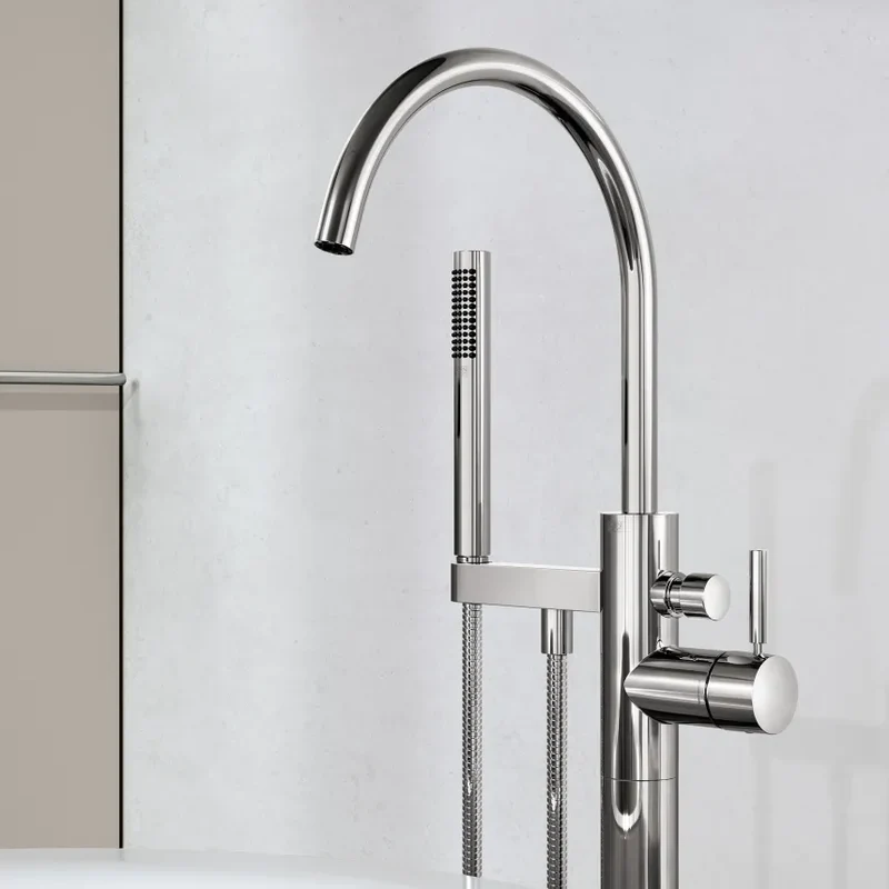 Grifo de bañera monomando en columna para montaje exento con juego de ducha de mano META