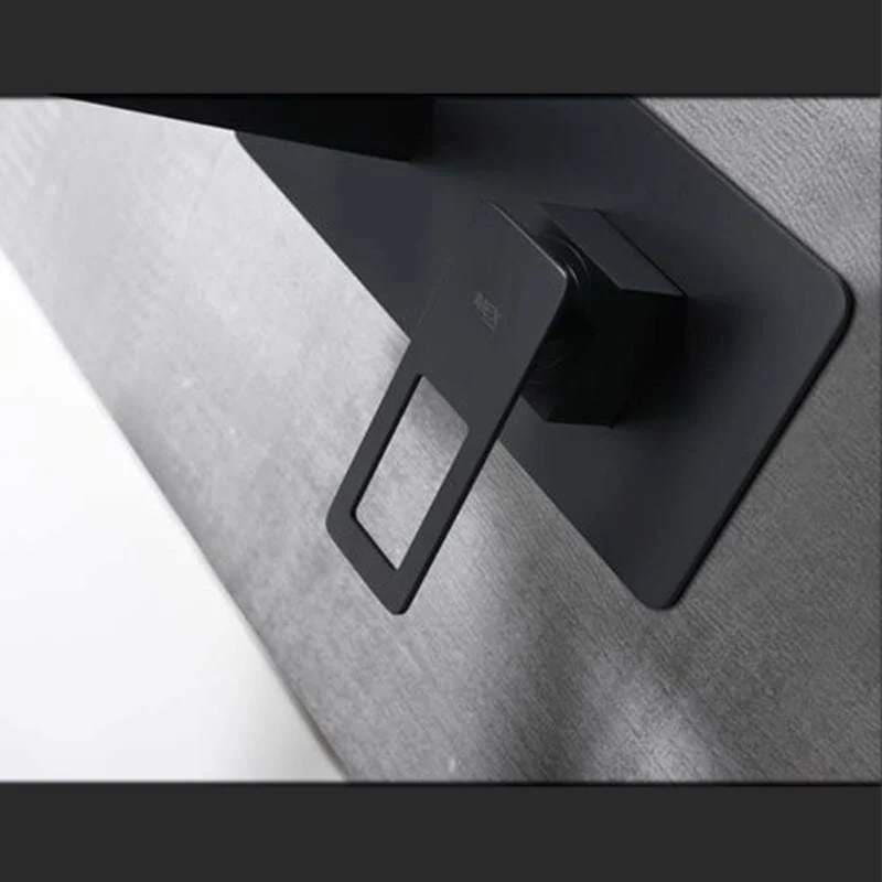 Grifo monomando de pared SUECIA negro mate