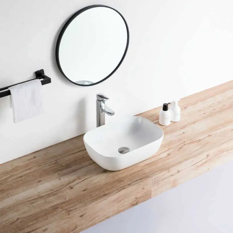Lavabo blanco brillante sobre encimera cerámico CUARTO 45,5 x 32,5 cm